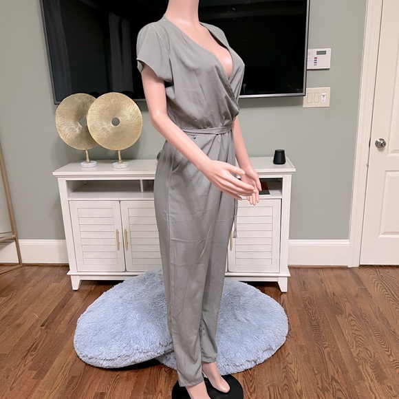 “At Your Best” Lightweight Jumpsuit. Very Classy. Size US 8. Great Fit! NWT! - Picture 3 of 5